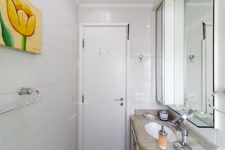 Apartamento à venda com 325m², 4 quartos e 5 vagas Apartamento à venda com 325m², 4 quartos e 5 vagasBanheiro da Suíte 2