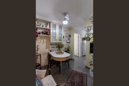 Apartamento à venda com 325m², 4 quartos e 5 vagas Apartamento à venda com 325m², 4 quartos e 5 vagasCozinha