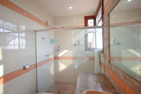 Casa à venda com 445m², 3 quartos e 3 vagasBanheiro da Suíte 2