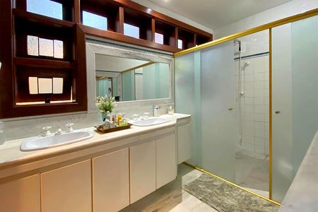 Casa à venda com 445m², 3 quartos e 3 vagas Casa à venda com 445m², 3 quartos e 3 vagasBanheiro da Suíte 1