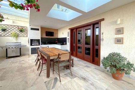 Casa à venda com 445m², 3 quartos e 3 vagas Casa à venda com 445m², 3 quartos e 3 vagasEspaço Gourmet