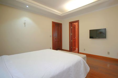 Casa à venda com 445m², 3 quartos e 3 vagasSuíte 2