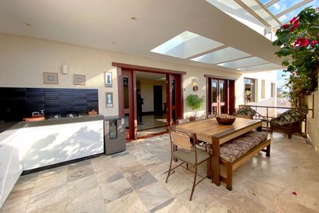 Casa à venda com 445m², 3 quartos e 3 vagas Casa à venda com 445m², 3 quartos e 3 vagasEspaço Gourmet