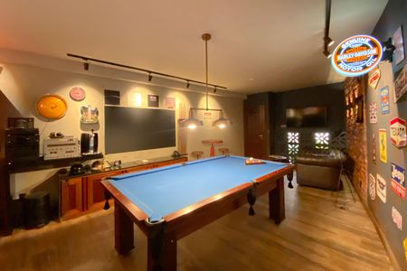 Casa à venda com 445m², 3 quartos e 3 vagas Casa à venda com 445m², 3 quartos e 3 vagasSala de Jogos