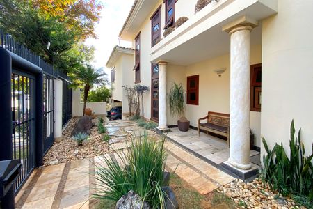 Casa à venda com 445m², 3 quartos e 3 vagas Casa à venda com 445m², 3 quartos e 3 vagasJardim Entrada