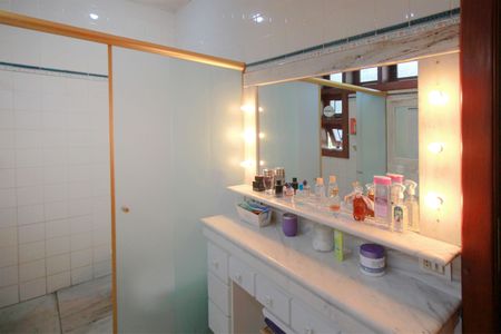 Casa à venda com 445m², 3 quartos e 3 vagasBanheiro da Suíte 1