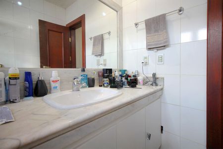 Casa à venda com 445m², 3 quartos e 3 vagasBanheiro da Suíte 3