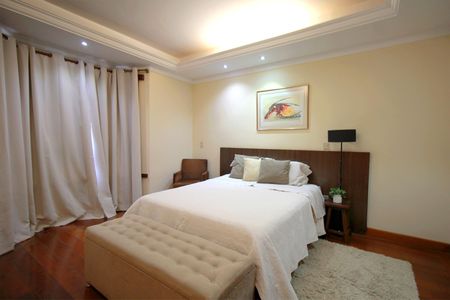 Casa à venda com 445m², 3 quartos e 3 vagasSuíte 2