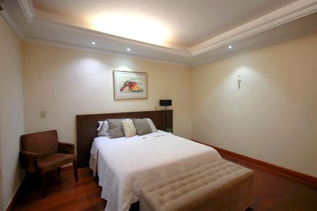 Casa à venda com 445m², 3 quartos e 3 vagasSuíte 2