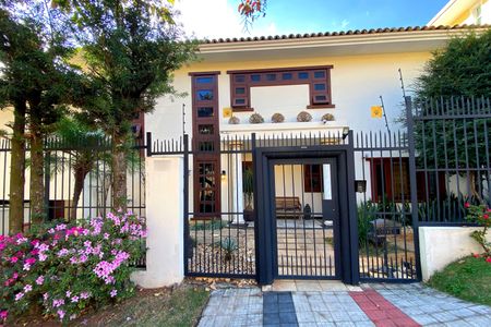 Casa à venda com 445m², 3 quartos e 3 vagas Casa à venda com 445m², 3 quartos e 3 vagasFachada