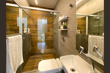 Casa à venda com 445m², 3 quartos e 3 vagas Casa à venda com 445m², 3 quartos e 3 vagasBanheiro