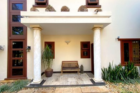 Casa à venda com 445m², 3 quartos e 3 vagas Casa à venda com 445m², 3 quartos e 3 vagasFachada