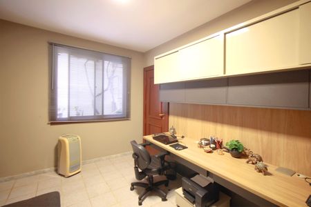 Casa à venda com 445m², 3 quartos e 3 vagasEscritório