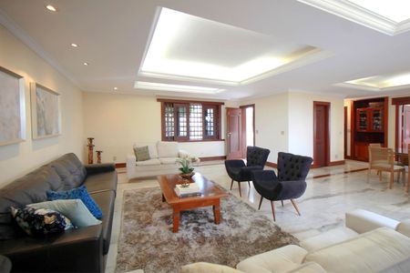 Casa à venda com 445m², 3 quartos e 3 vagasSala