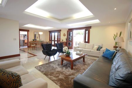 Casa à venda com 445m², 3 quartos e 3 vagasSala