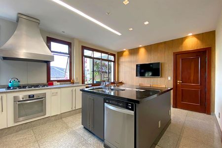 Casa à venda com 445m², 3 quartos e 3 vagas Casa à venda com 445m², 3 quartos e 3 vagasCozinha