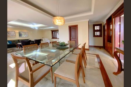 Casa à venda com 445m², 3 quartos e 3 vagas Casa à venda com 445m², 3 quartos e 3 vagasSala de Jantar
