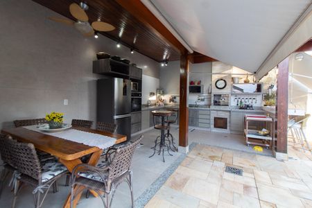 Casa à venda com 284m², 3 quartos e 4 vagasÁrea comum