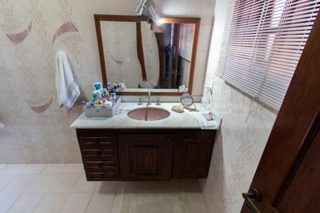 Casa à venda com 284m², 3 quartos e 4 vagasBanheiro da Suíte 2