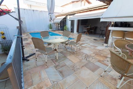 Casa à venda com 284m², 3 quartos e 4 vagasÁrea comum