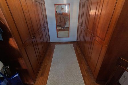 Casa à venda com 284m², 3 quartos e 4 vagasCloset da suíte