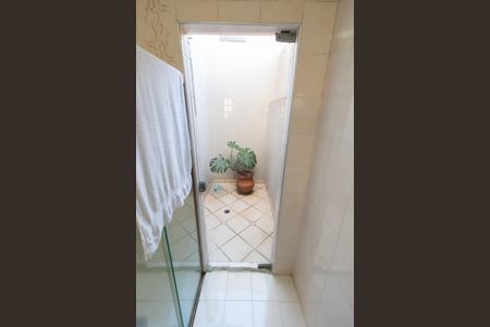 Casa à venda com 284m², 3 quartos e 4 vagasBanheiro da Suíte 2