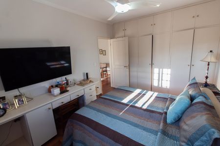 Casa à venda com 284m², 3 quartos e 4 vagasSuíte 2