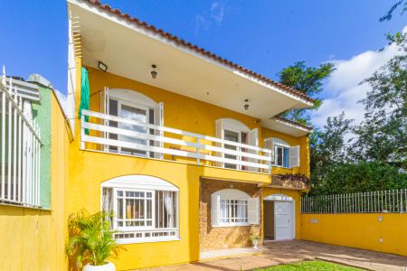 Fachada de casa à venda com 4 quartos, 211m² em Fátima, Canoas