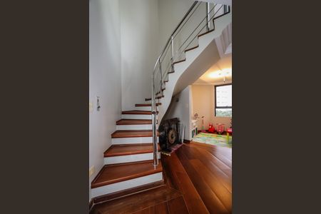 Apartamento à venda com 480m², 4 quartos e 4 vagasEscada