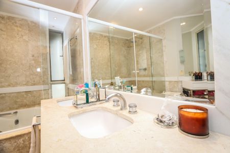 Apartamento à venda com 480m², 4 quartos e 4 vagasBanheiro da Suite Master