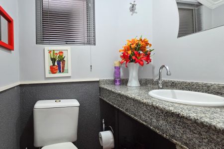 Casa à venda com 173m², 3 quartos e 2 vagasLavabo