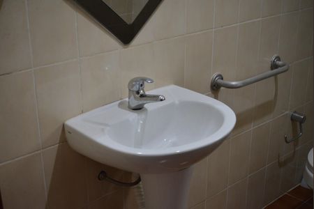 Casa para alugar com 243m², 6 quartos e 4 vagasBanheiro Social