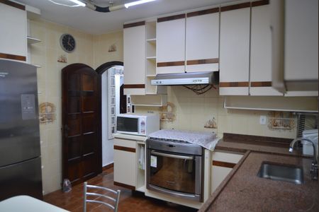 Casa para alugar com 243m², 6 quartos e 4 vagasCozinha