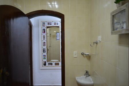 Casa para alugar com 243m², 6 quartos e 4 vagasBanheiro Social