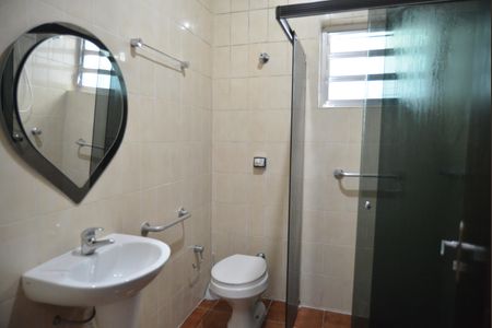 Casa para alugar com 243m², 6 quartos e 4 vagasBanheiro Social