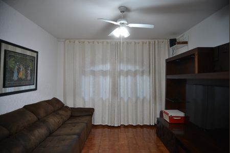 Sala de casa para alugar com 6 quartos, 243m² em Vila América, Santo André