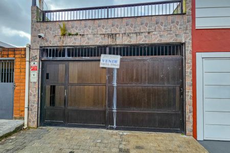 Casa à venda com 250m², 1 quarto e 1 vaga Casa à venda com 250m², 1 quarto e 1 vagaFachada