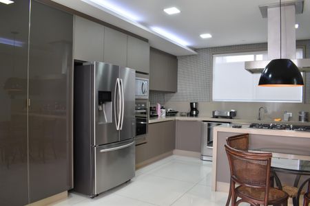 Casa para alugar com 590m², 5 quartos e 6 vagasCozinha