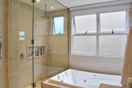 Casa para alugar com 590m², 5 quartos e 6 vagasBanheiro da Suíte