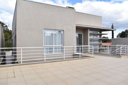 Casa para alugar com 590m², 5 quartos e 6 vagasÁrea externa