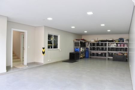 Casa para alugar com 590m², 5 quartos e 6 vagasGaragem