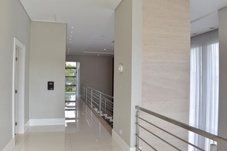 Casa para alugar com 590m², 5 quartos e 6 vagasCorredor