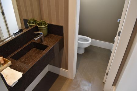 Casa para alugar com 590m², 5 quartos e 6 vagasBanheiro Área gourmet