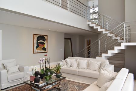 Casa para alugar com 590m², 5 quartos e 6 vagasSala