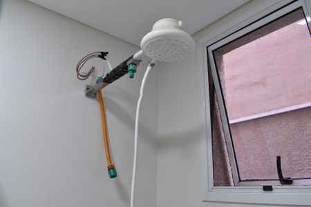 Casa para alugar com 590m², 5 quartos e 6 vagasBanheiro de Serviço