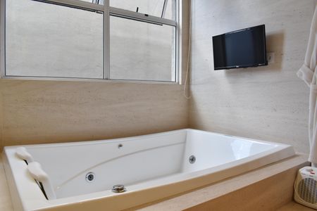 Casa para alugar com 590m², 5 quartos e 6 vagasBanheiro da Suíte