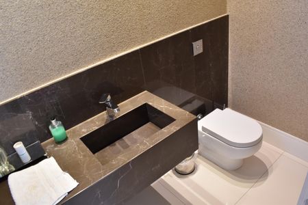 Casa para alugar com 590m², 5 quartos e 6 vagasLavabo