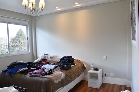 Casa para alugar com 590m², 5 quartos e 6 vagasSuíte 2