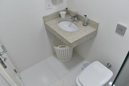 Casa para alugar com 590m², 5 quartos e 6 vagasBanheiro de Serviço