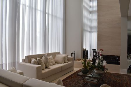 Casa para alugar com 590m², 5 quartos e 6 vagasSala